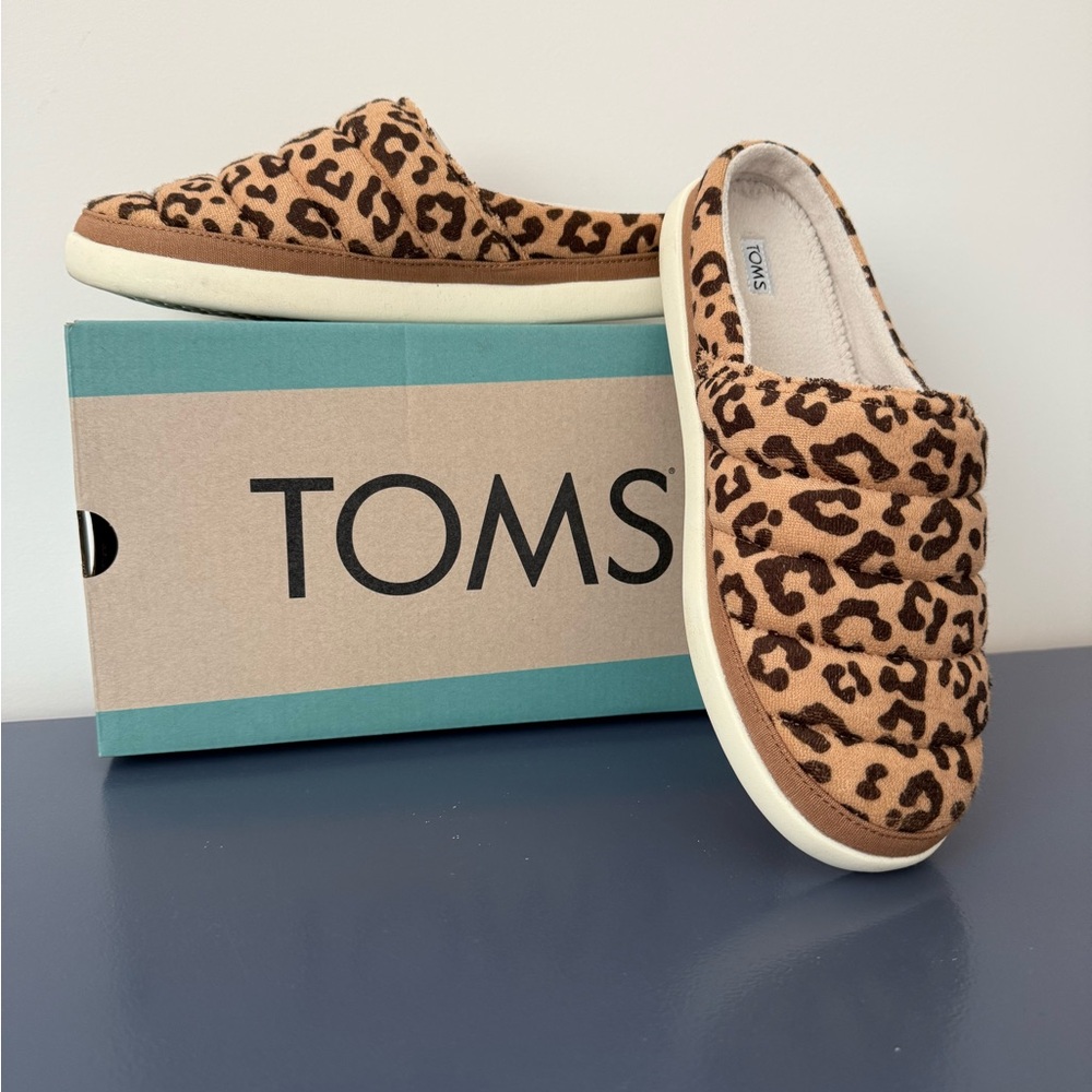 “TOMS” Sage Doe Leopard Print Terry Cloth Slip-Ons Shoes